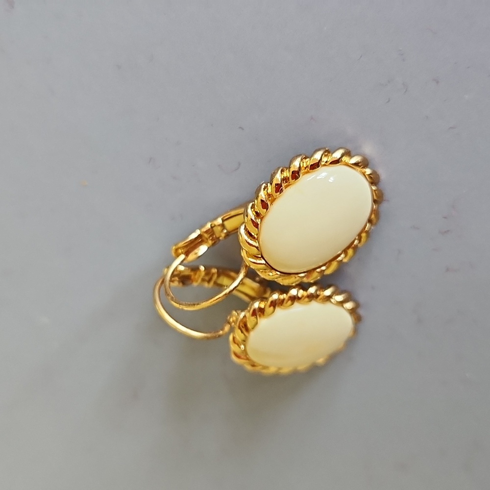 Elegant Gold and Cream Earrings - Picture 5 of 12